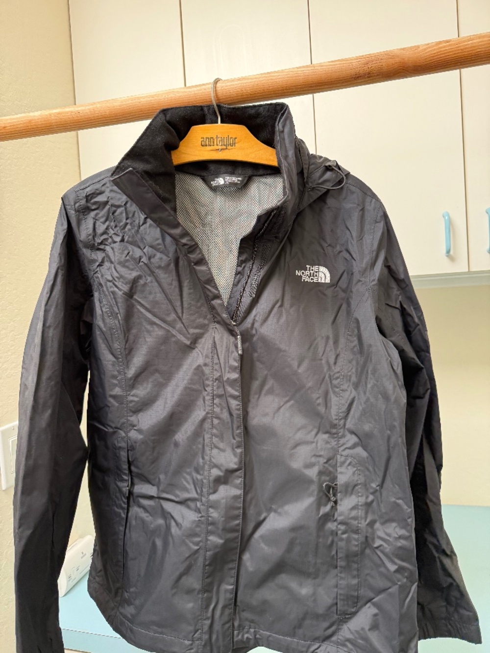 North Face Women's Size L windbreaker with hood